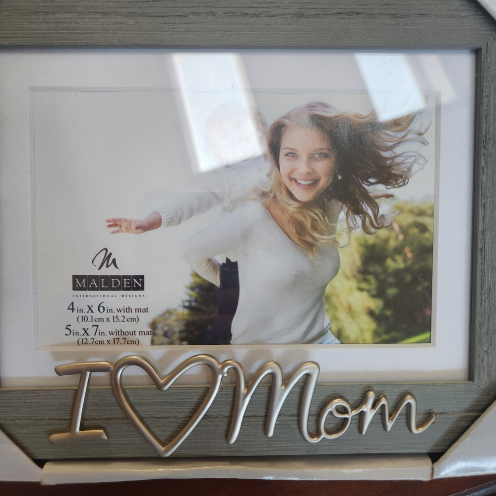 Malden Silver and Gray 'I Heart Mom' Frame